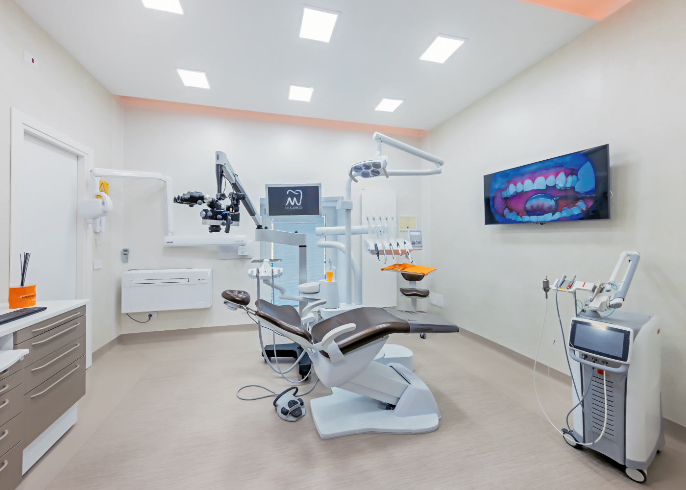 Sala operativa tecnologica dello Studio Dentistico Di Caprio a Napoli